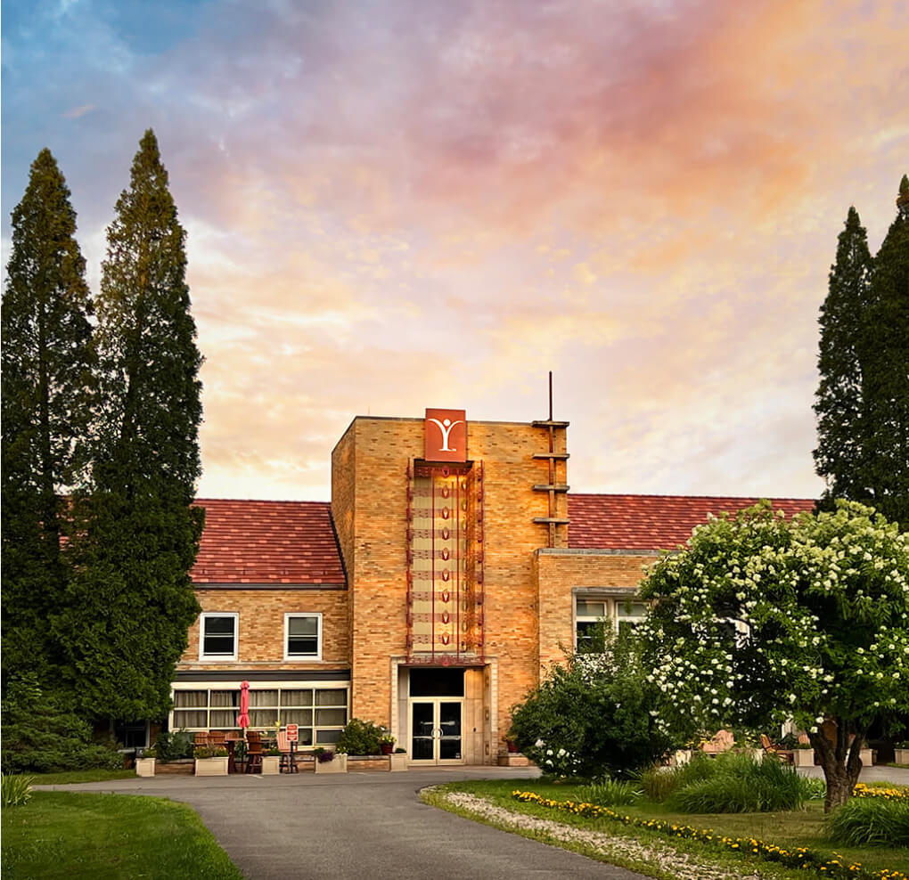 Award-Winning-Center-feature@2x Award Winning Center - Himalayan Institute
